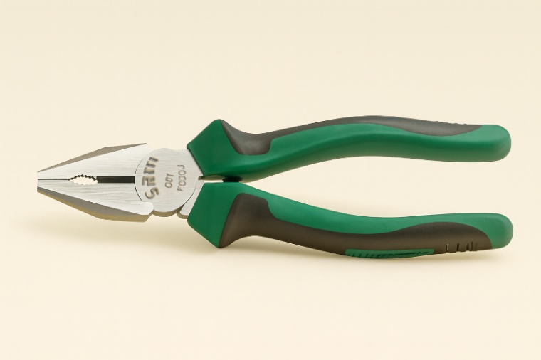ALICATE AISLADO 1000V UNIVERSAL 8" 200MM (70303AST) VERDE,NEGRO SATA